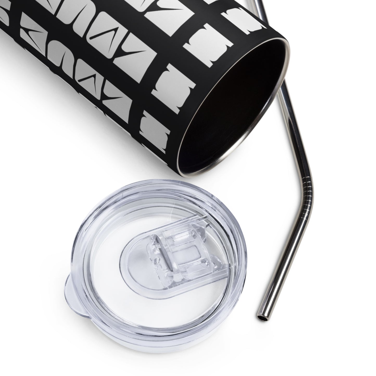Black Tumbler with "I love sewing" design, the perfect gift for people who sew