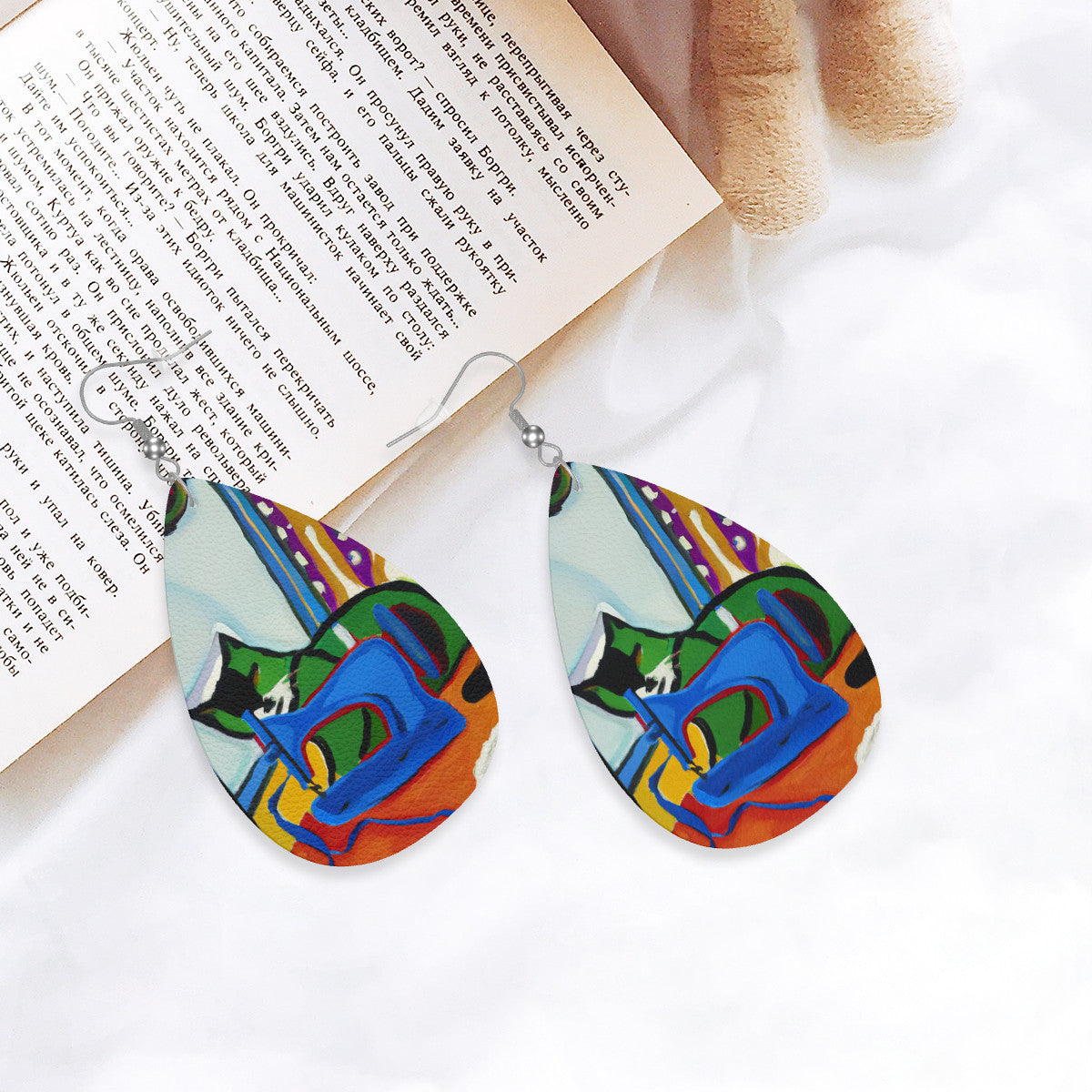 Teardrop Earrings with "Sewing Cats" design – The Perfect Gift for People who Love to Sew