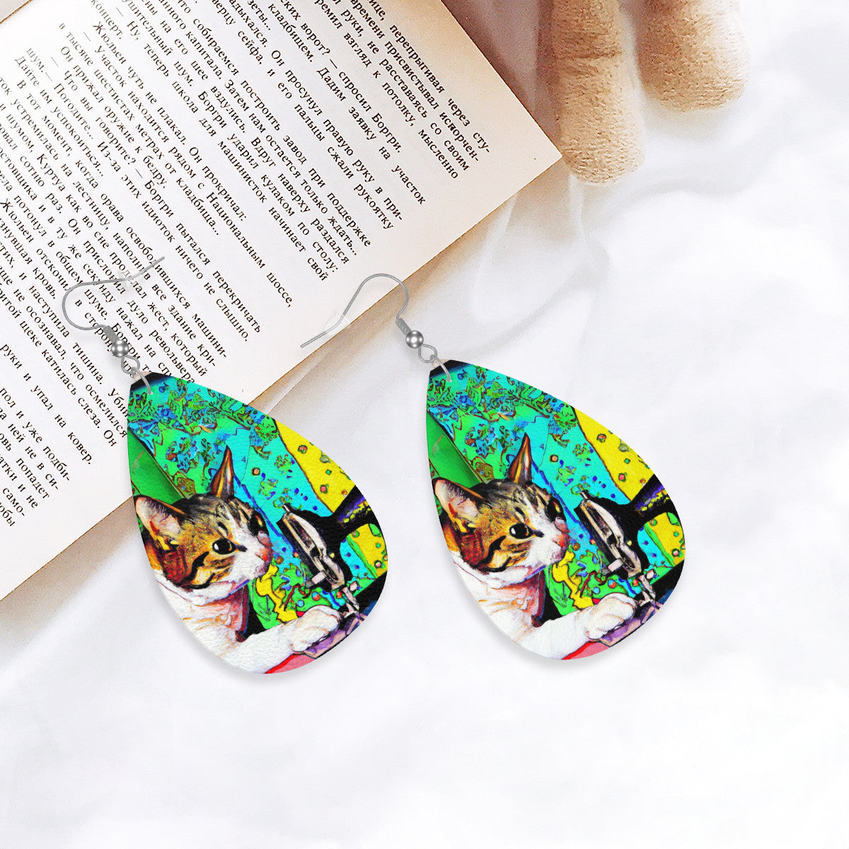 Teardrop Earrings with "Sewing Cats" design – The Perfect Gift for People who Love to Sew