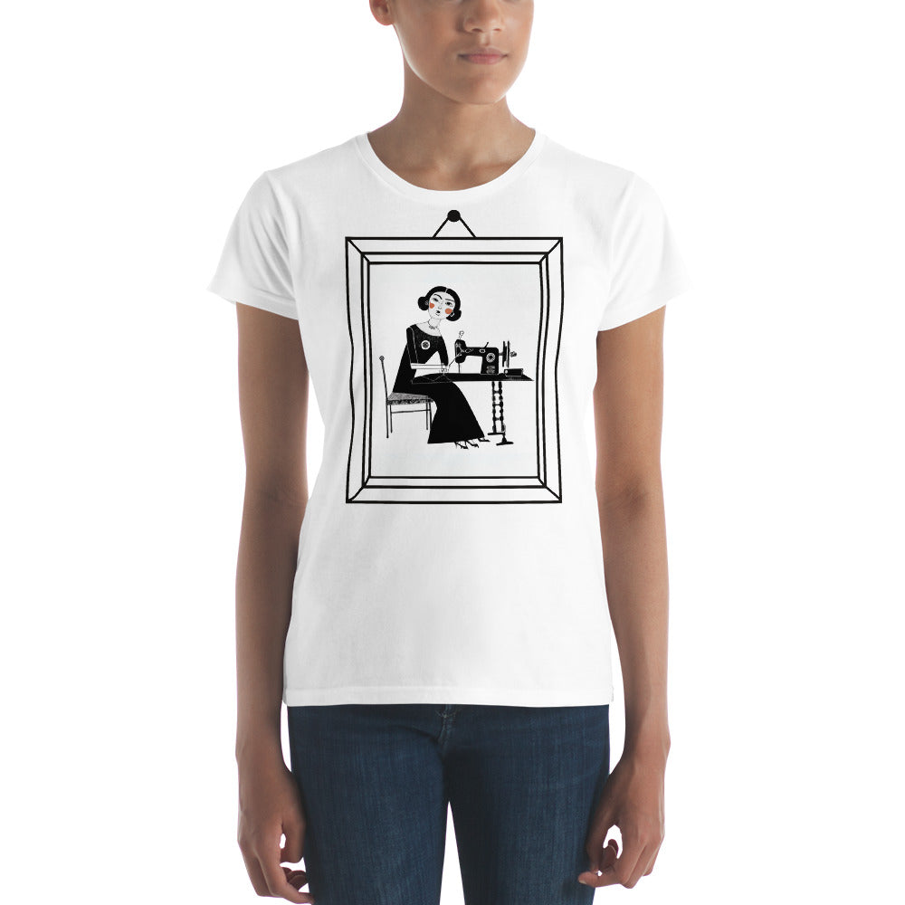 Short Sleeve T-shirt with "Women Sewing" design - The Perfect Gift for People who Love to Sew