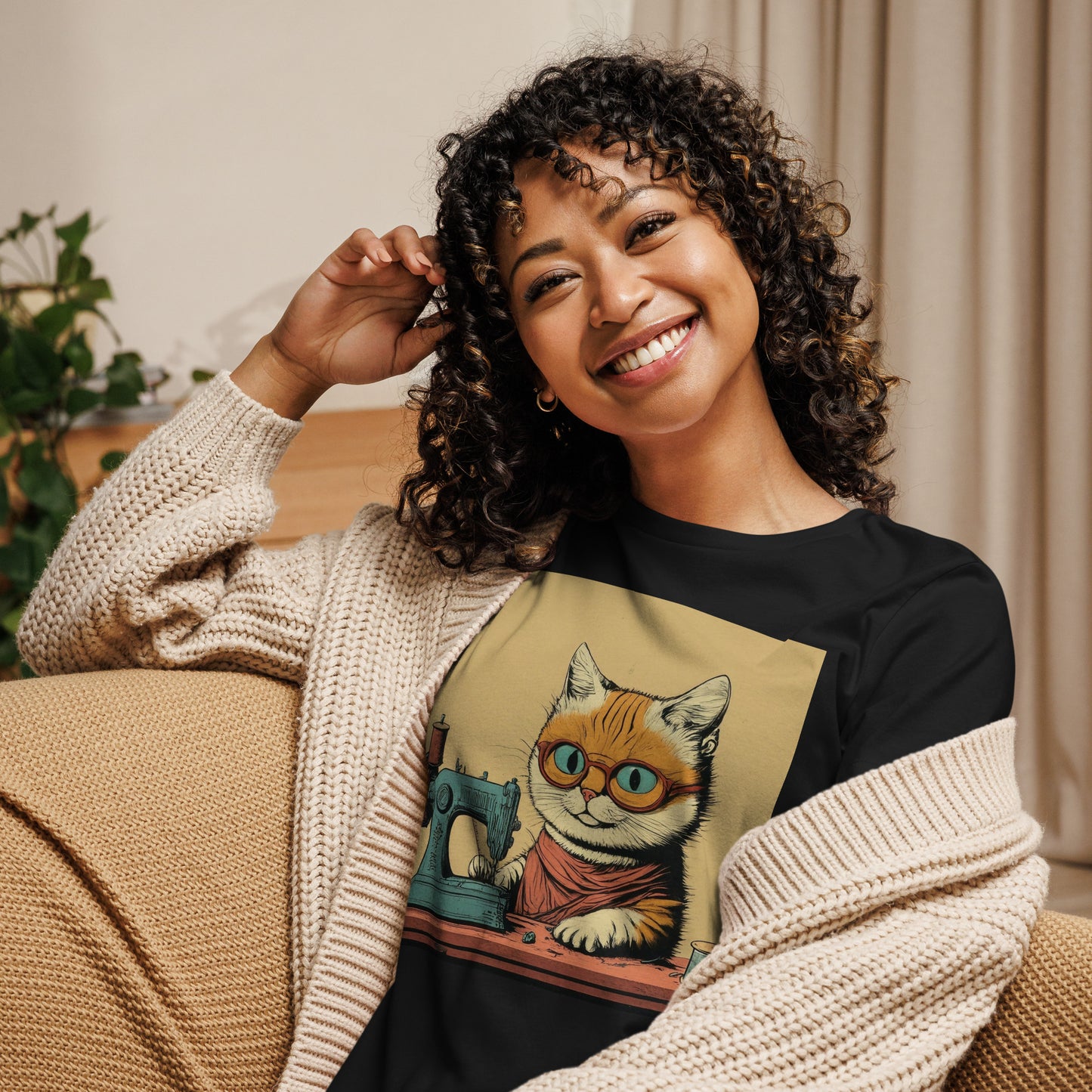 Women's T-shirt with "Sewing Cat" design – The Perfect Gift for People who Love to Sew