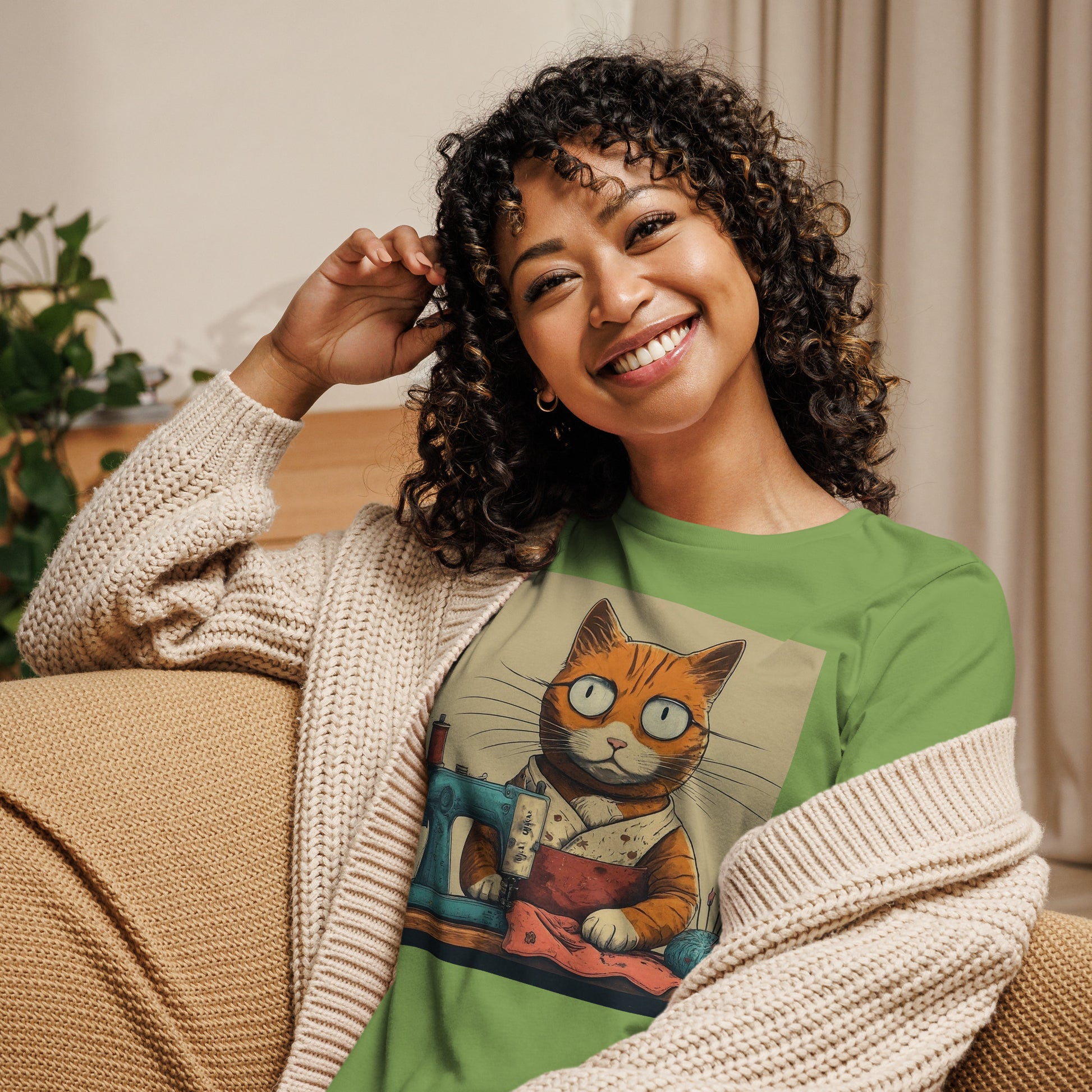 Women's T-shirt with "Sewing Cat" design – The Perfect Gift for People who Love to Sew